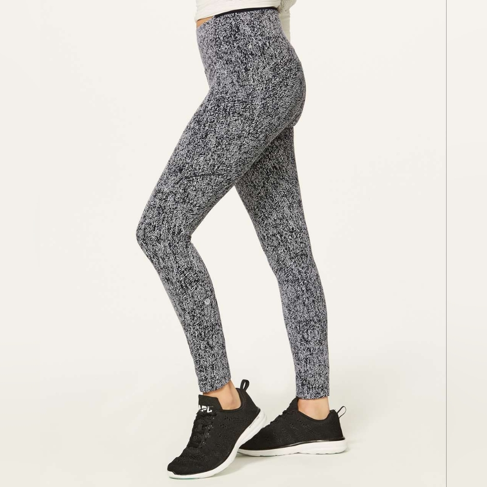 Lululemon Run On Tight (25")Power Luxtreme Irregular Denim Twill Black White